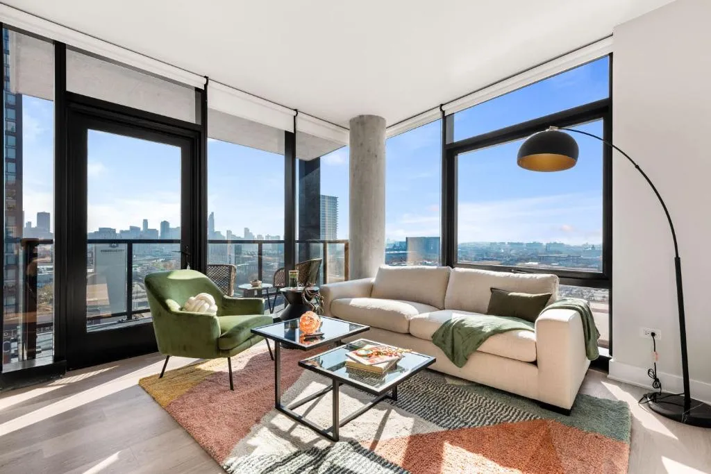 Image of Designer Apt near Union Park – Cloud9-1125