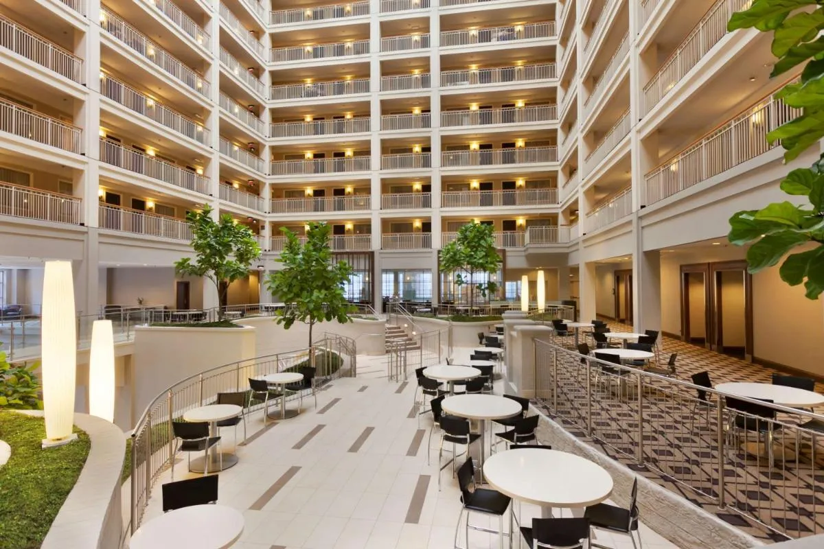 Image 4 of Embassy Suites Chicago – Downtown River North