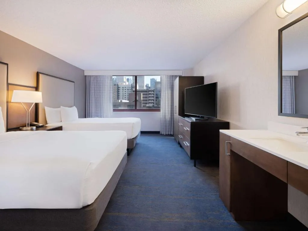 Image of Embassy Suites Chicago – Downtown River North