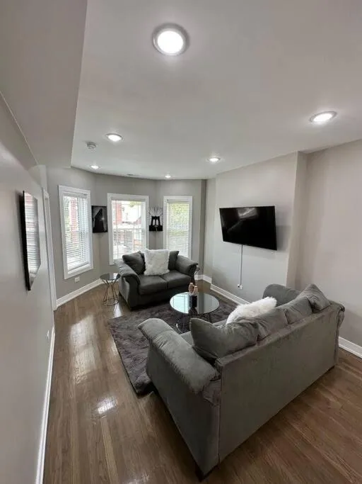 Image 5 of Exec Lux home wth 3 Level,6 Bdrms/3bth & 2 Kitchen