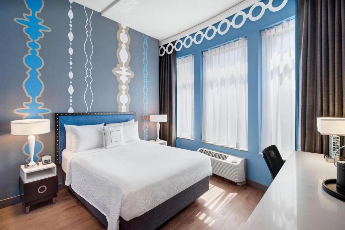 Image 1 of Fairfield Inn and Suites Chicago Downtown/ Magnificent Mile