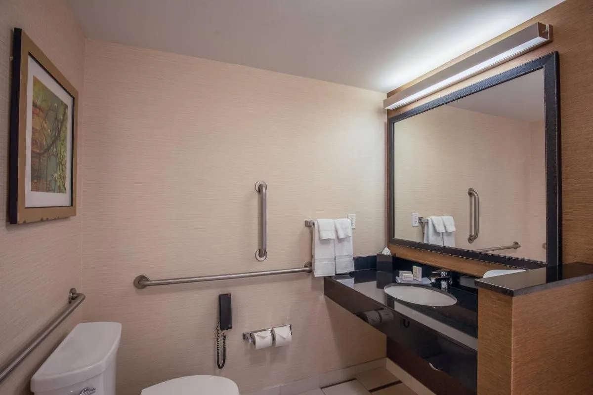 Image 2 of Fairfield Inn and Suites Chicago Downtown-River North