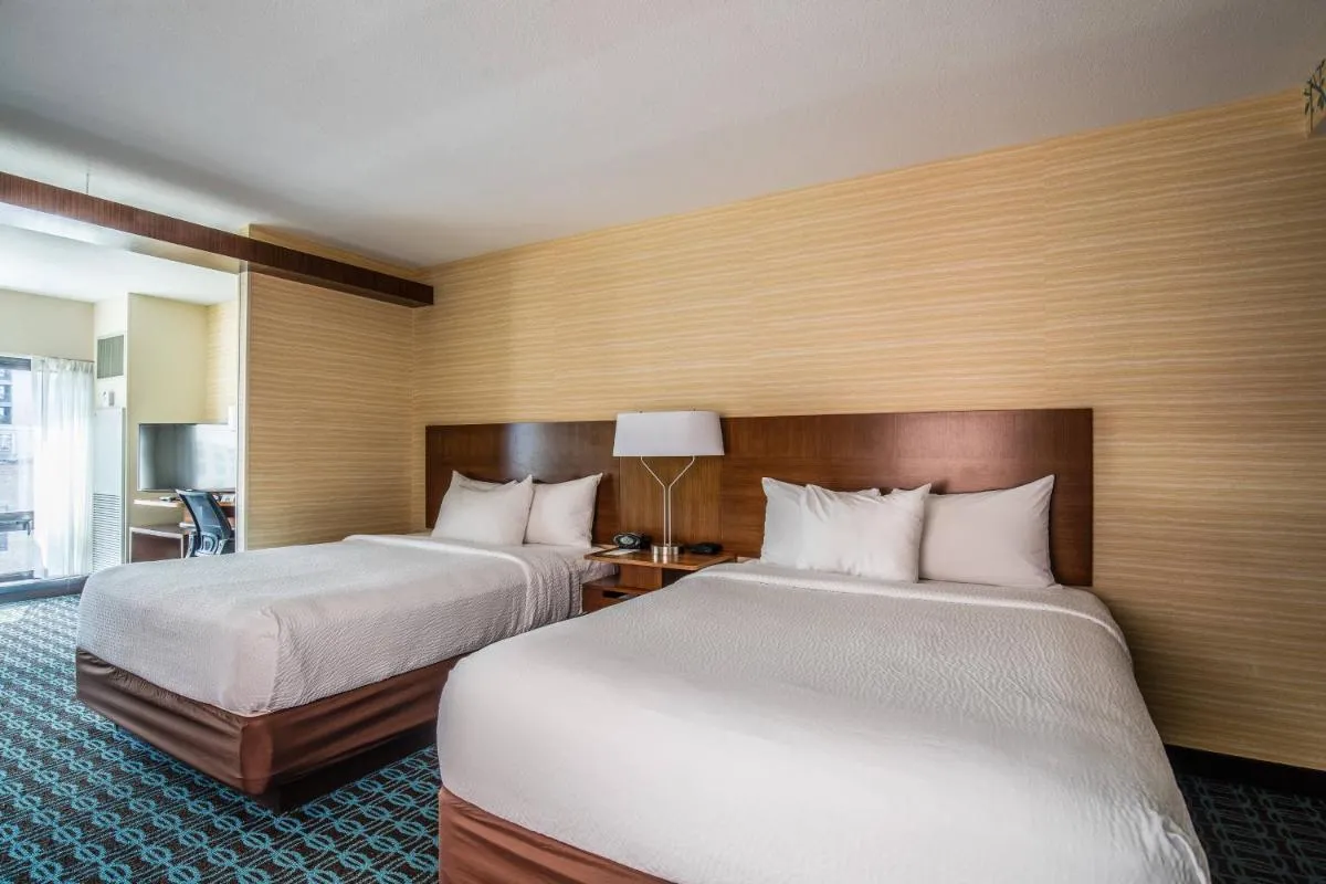 Image 1 of Fairfield Inn and Suites Chicago Downtown-River North