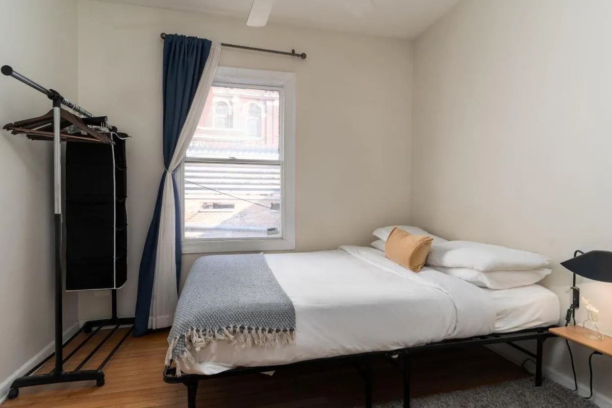 Image 2 of Flexhome Bucktown 2BR C1 – READ INFO