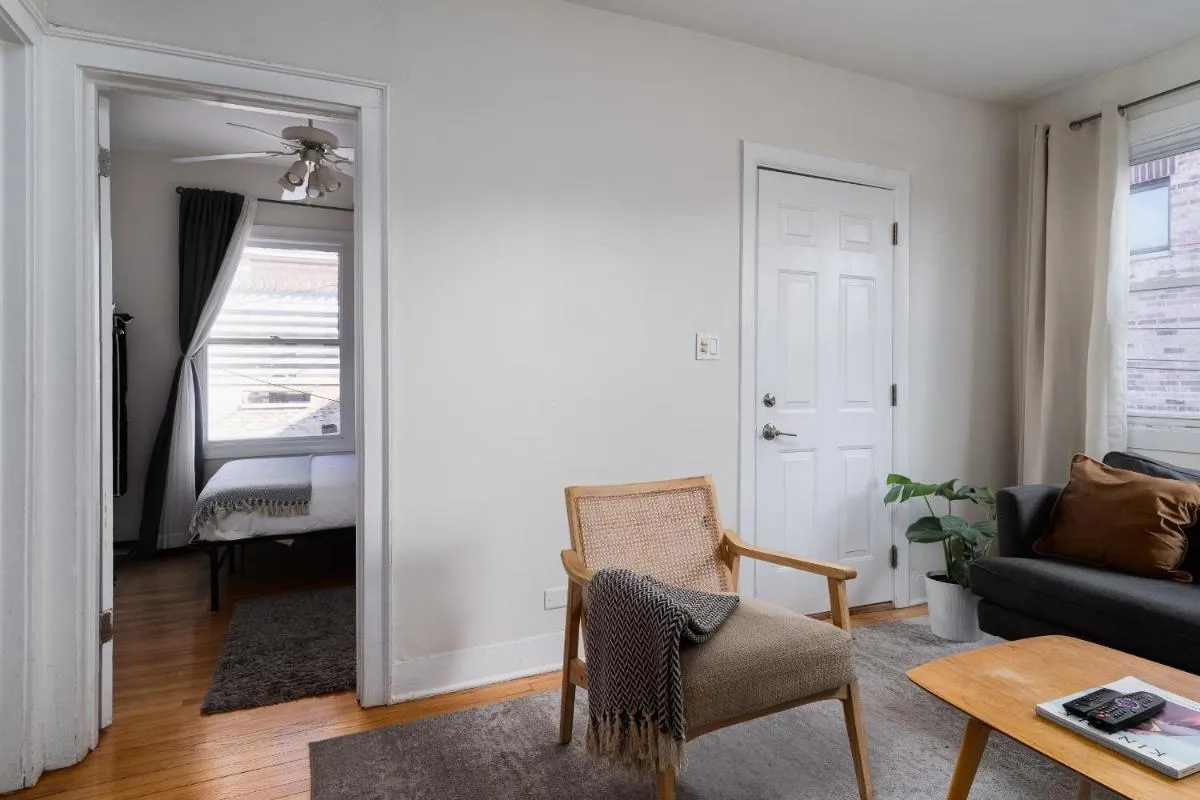 Image 1 of Flexhome Bucktown 2BR C1 – READ INFO