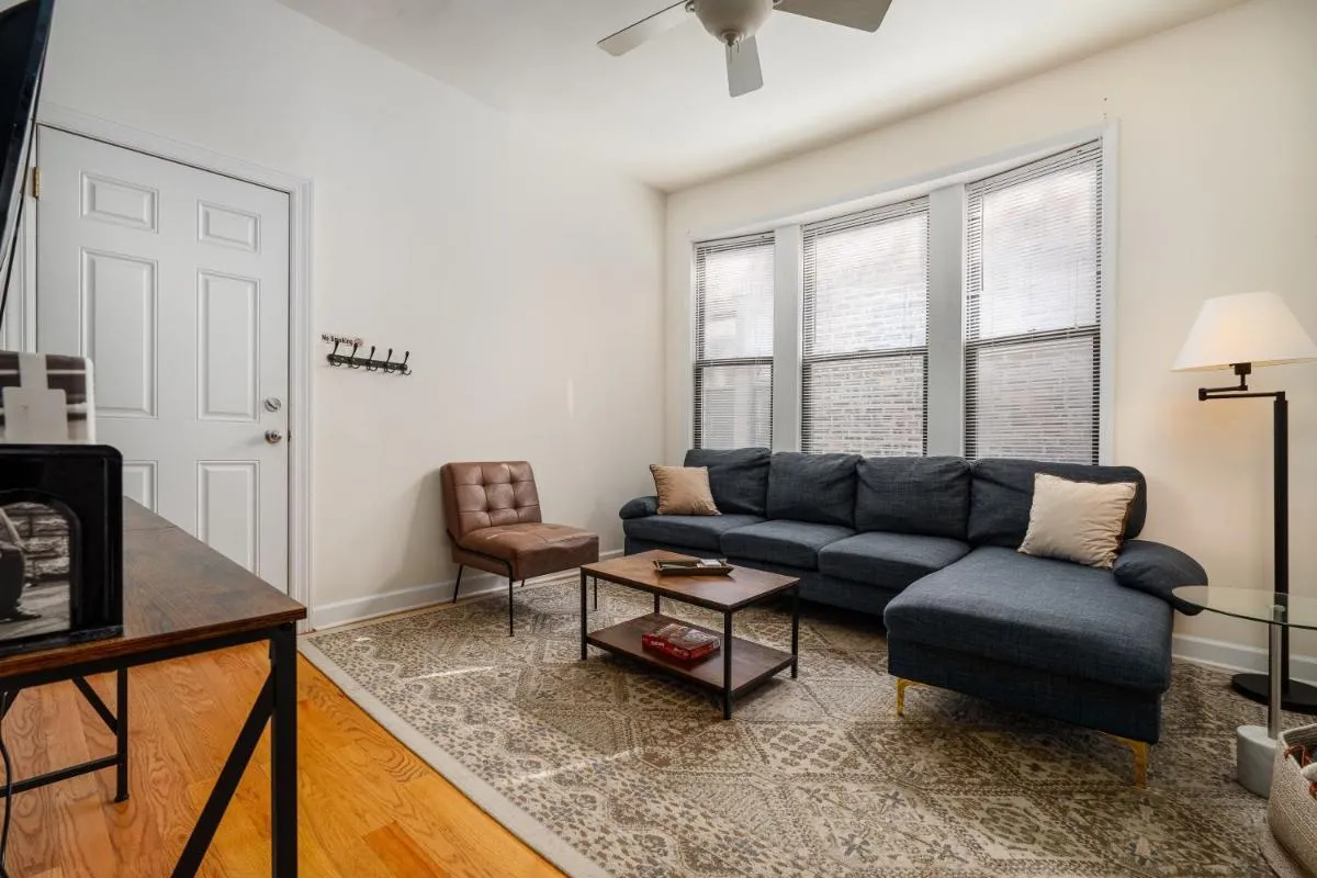 Image 1 of Flexhome Ukrainian Village 2BR D2