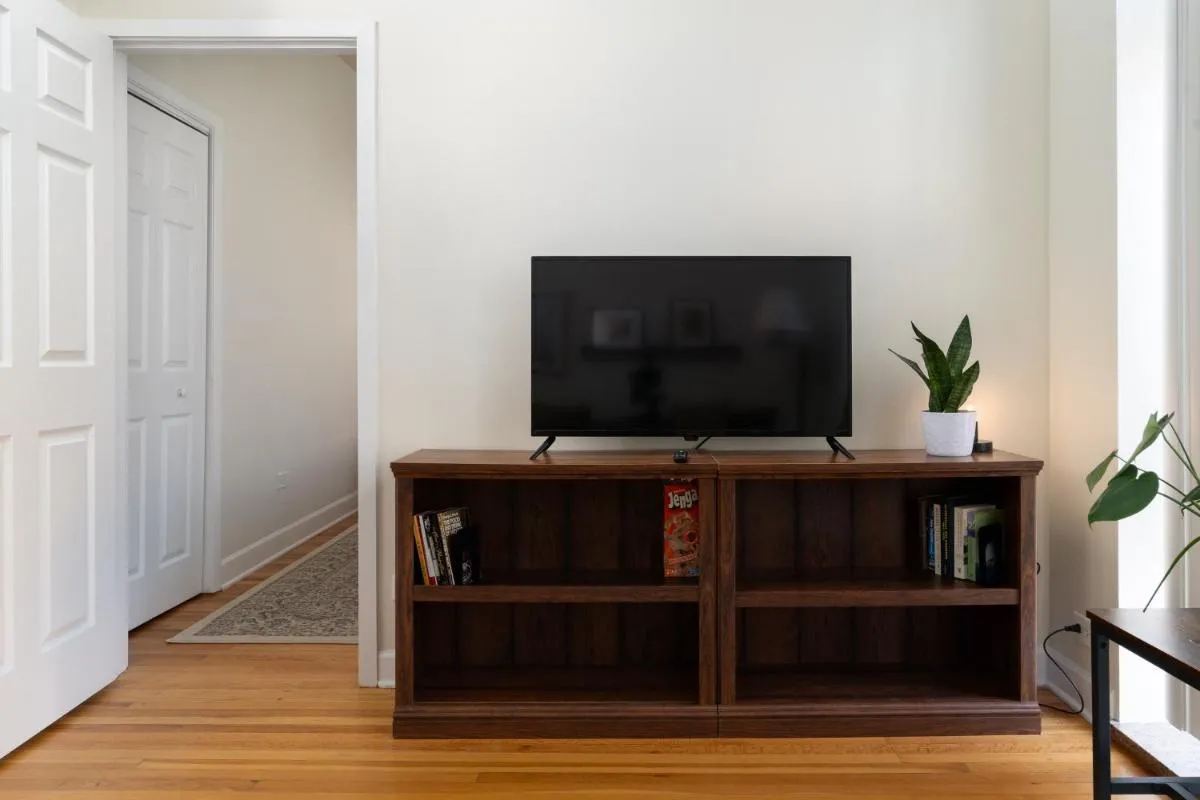 Image 4 of Flexhome Ukrainian Village 2BR D3