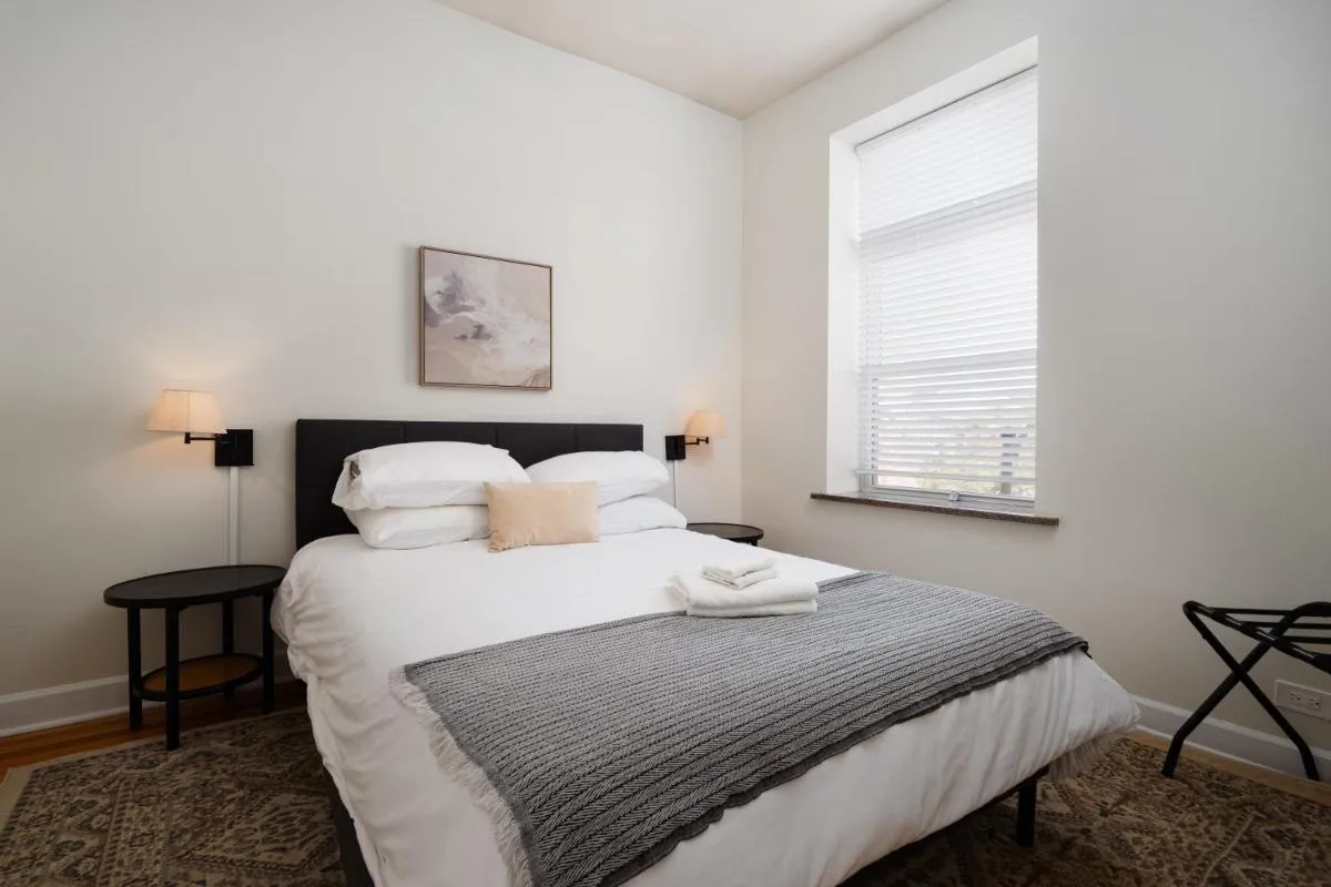 Image 5 of Flexhome Ukrainian Village 2BR D3
