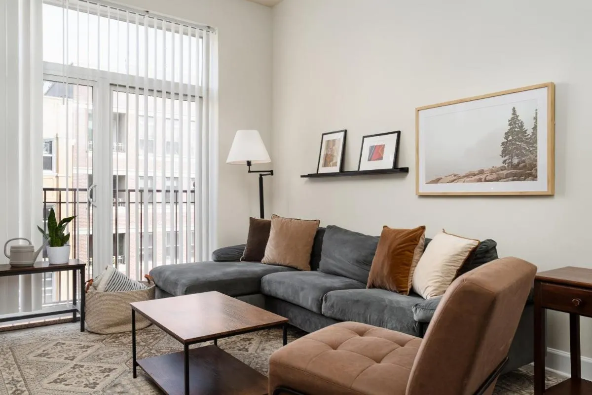 Image 1 of Flexhome Ukrainian Village 2BR D3
