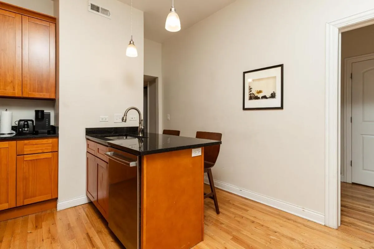 Image 5 of Flexhome Wicker Park 2BR DV3 – READ INFO