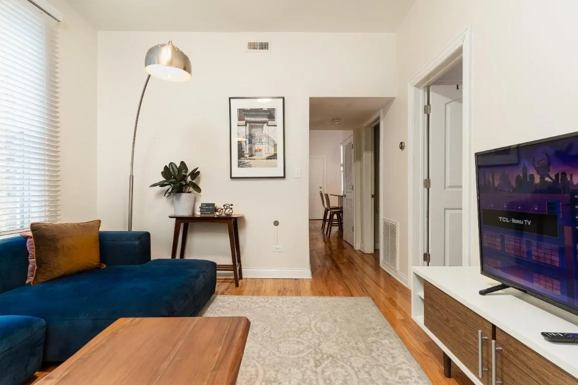 Image of Flexhome Wicker Park 2BR DV3 – READ INFO