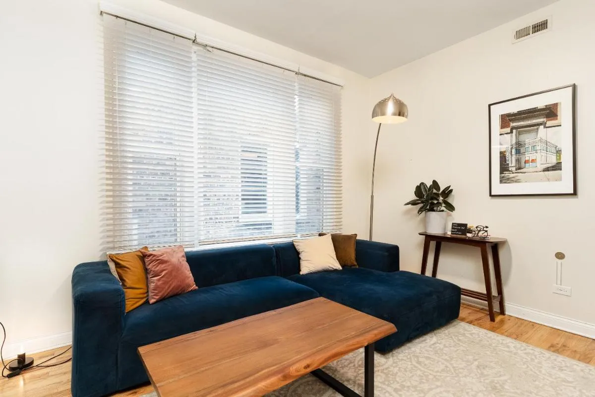 Image 1 of Flexhome Wicker Park 2BR DV3 – READ INFO
