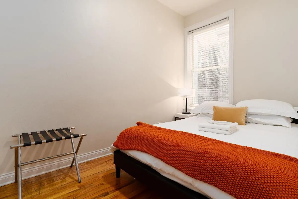 Image 6 of Flexhome Wicker Park 2BR DV3 – READ INFO