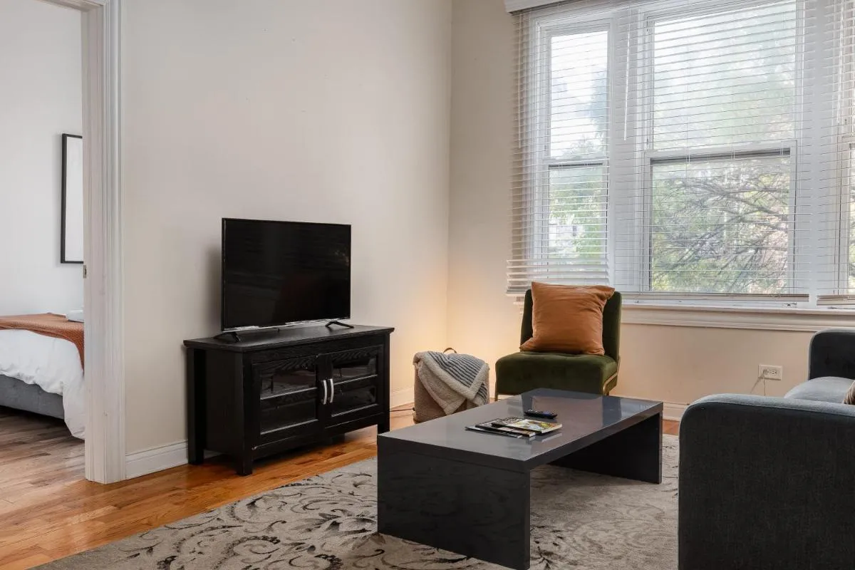 Image 4 of Flexhome Wicker Park 3BR DV1 – READ INFO