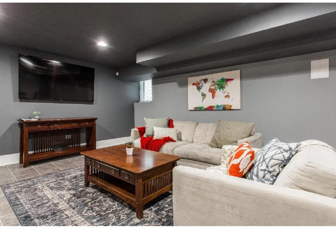 Image of Forrestville Ave Large Suite
