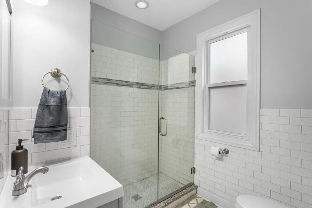 Image 2 of Game Day Getaway – 3BR in Vibrant Wrigleyville