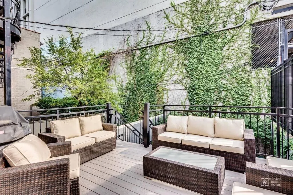 Image of Gold coast villa with free parking garage sleeps 10