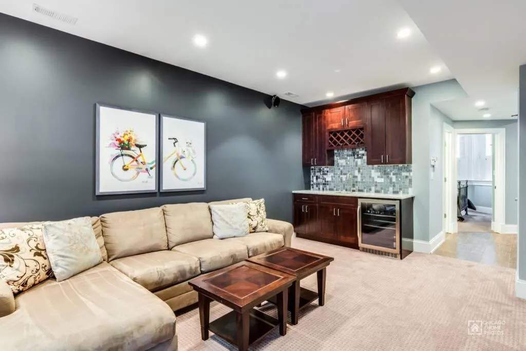 Image 1 of Gold coast villa with free parking garage sleeps 10