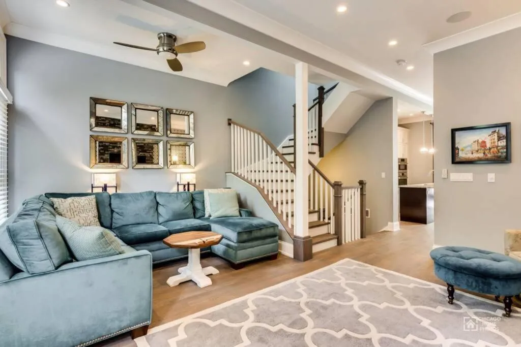 Image 2 of Gold coast villa with free parking garage sleeps 10
