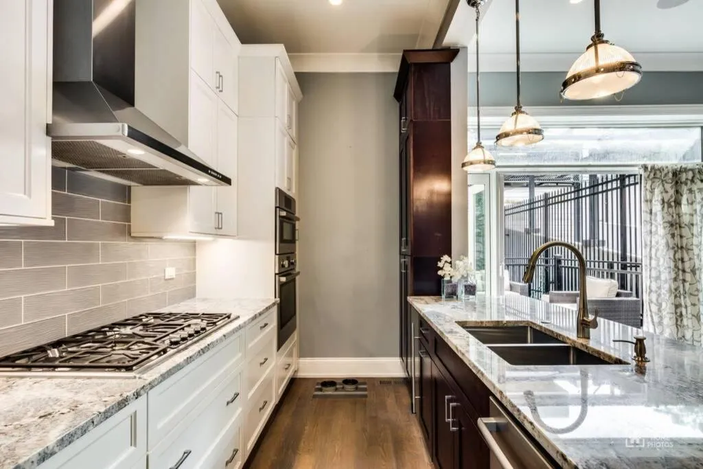 Image 3 of Gold coast villa with free parking garage sleeps 10
