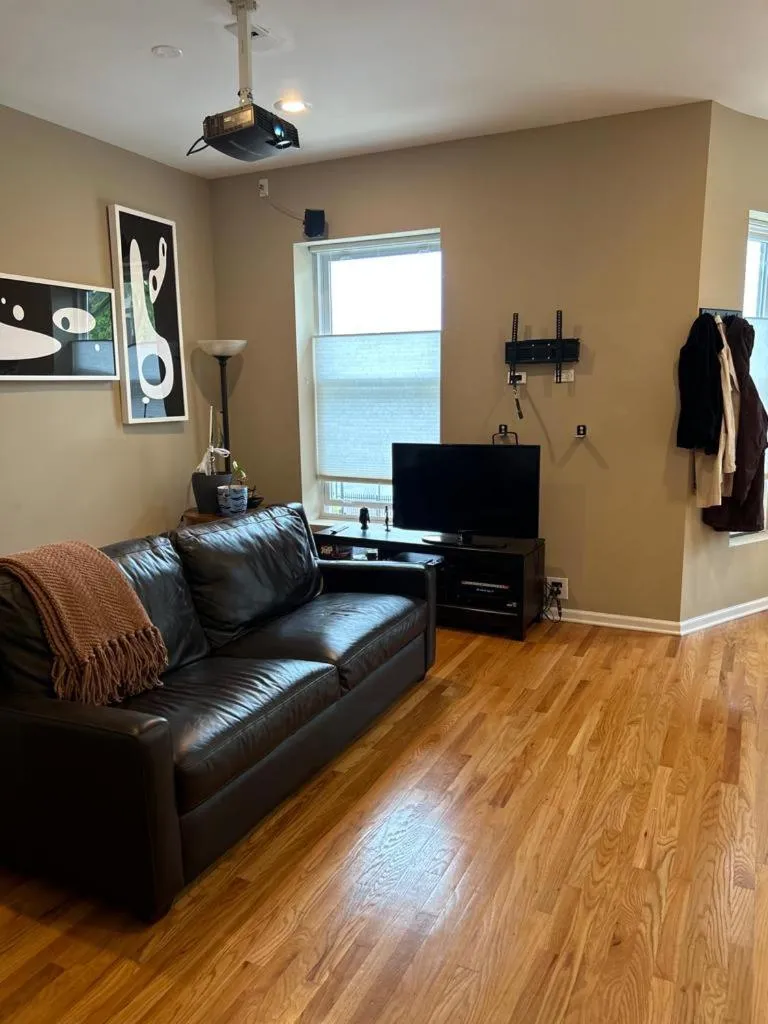Image 1 of Gorgeous North Kenwood Hyde Park Unit