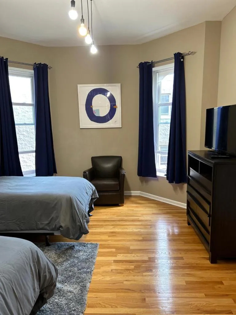 Image 3 of Gorgeous North Kenwood Hyde Park Unit