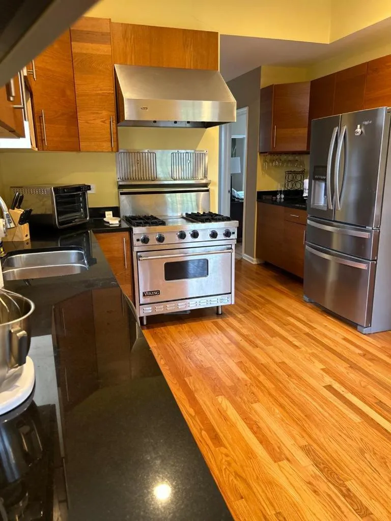 Image 5 of Gorgeous North Kenwood Hyde Park Unit