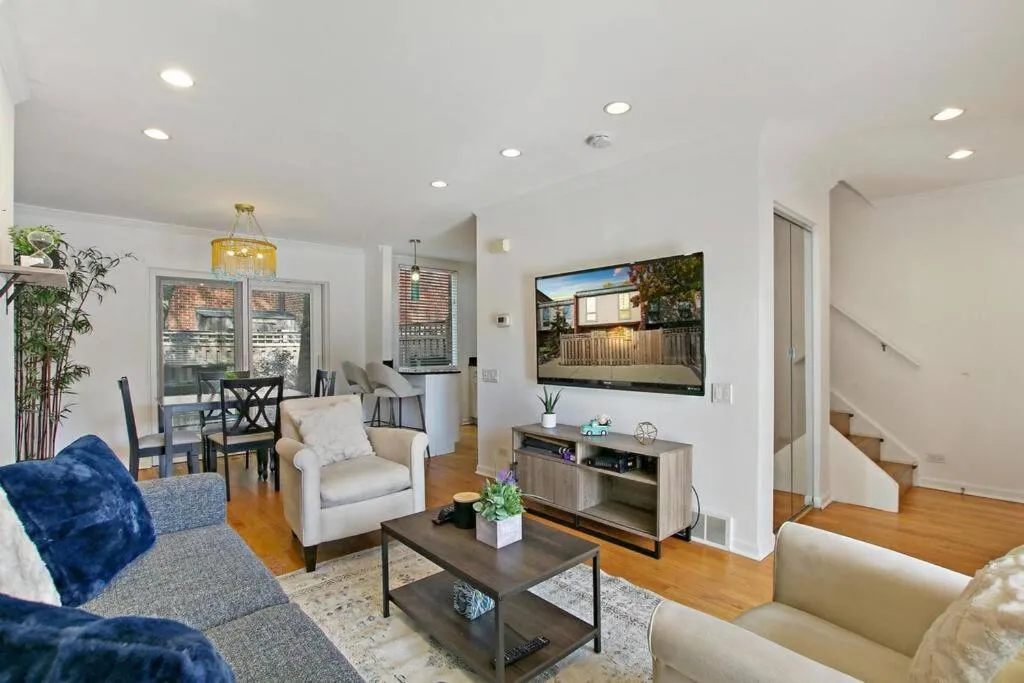 Image of Great Location-Lincoln Park Wrigleyville and Parking