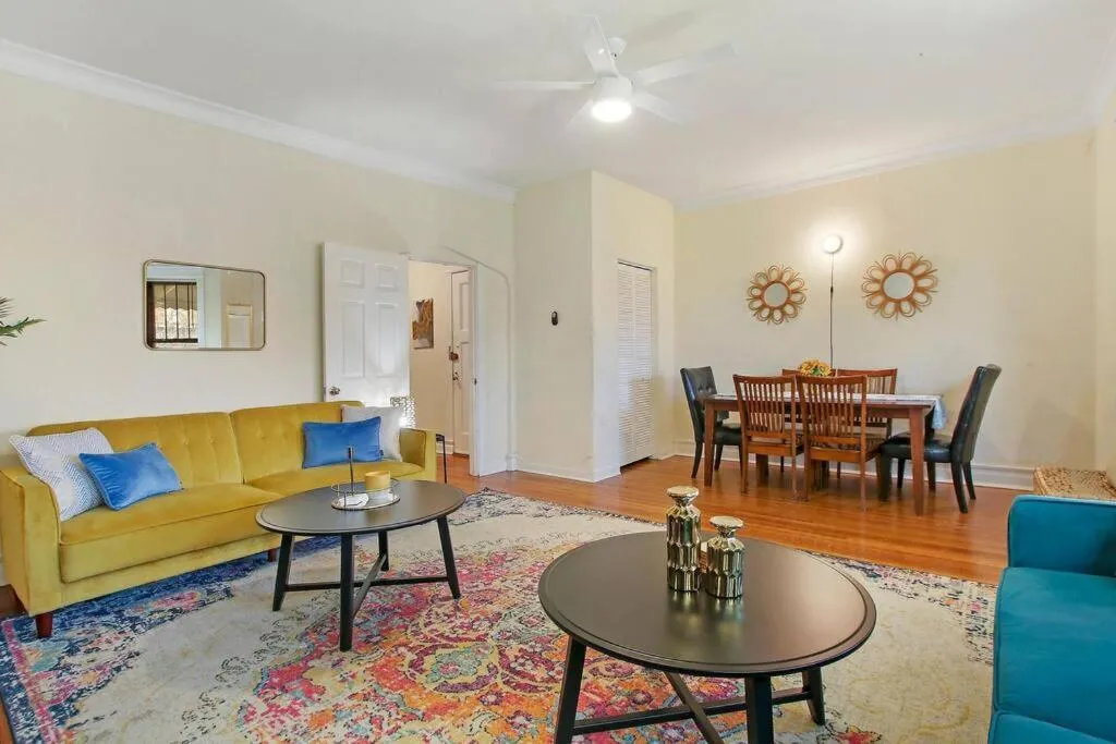 Image of Great Location! Modern APT near Univ. of Chicago