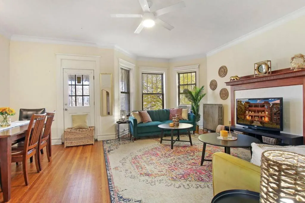 Image 4 of Great Location! Modern APT near Univ. of Chicago