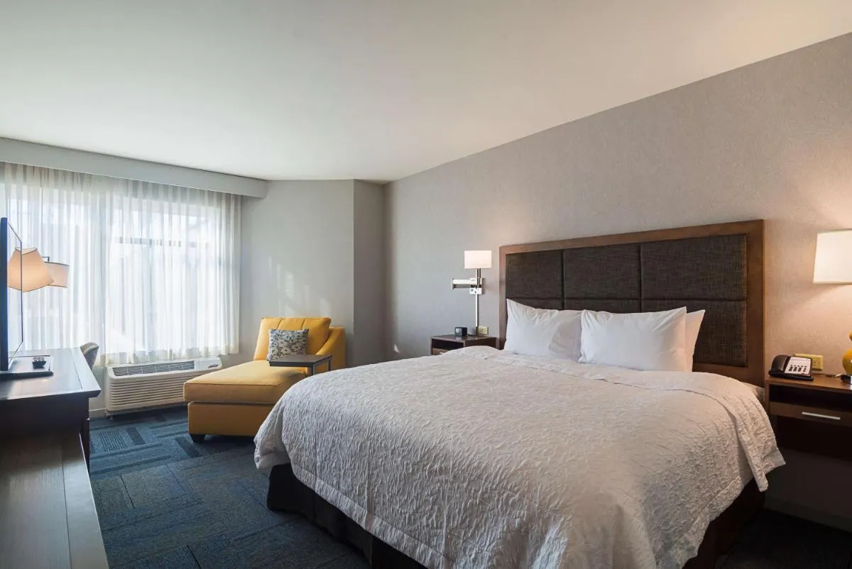 Image 6 of Hampton Inn Chicago North-Loyola Station, Il