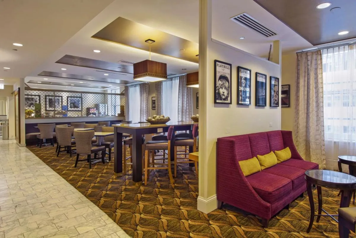 Image 6 of Hampton Inn Majestic Chicago Theatre District