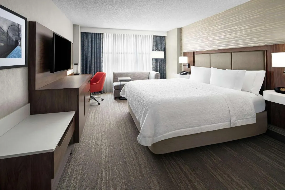Image 1 of Hampton Inn & Suites Chicago-Downtown