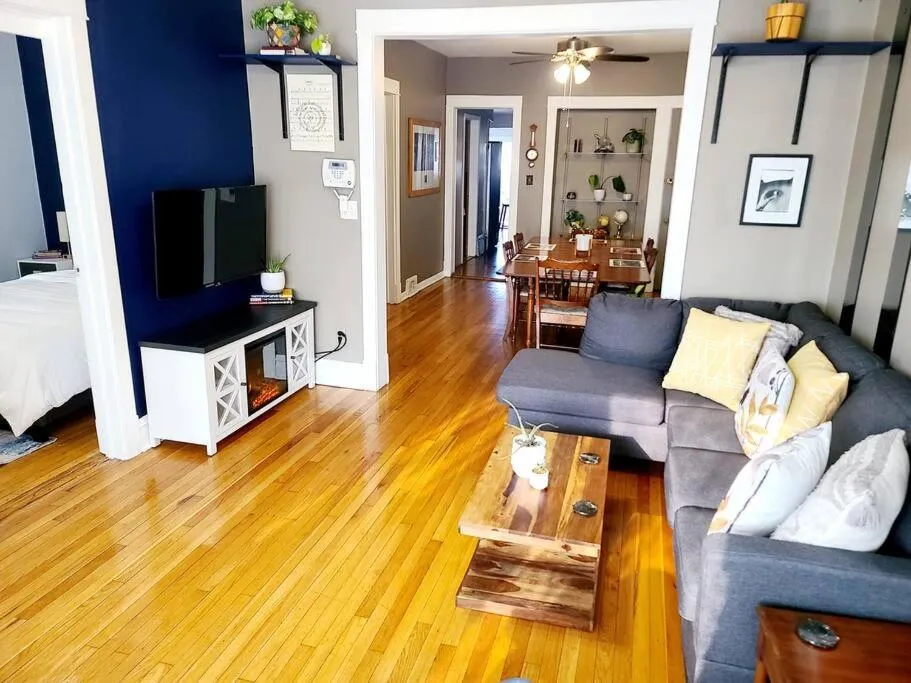 Image 4 of Hermosa House ECO-HOME – Cozy 3BR, Free Parking, Solar Powered, by Logan Square with Backyard, Firepit, Garden