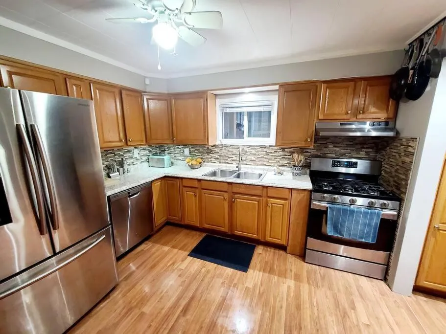 Image 2 of Hermosa House ECO-HOME – Cozy 3BR, Free Parking, Solar Powered, by Logan Square with Backyard, Firepit, Garden