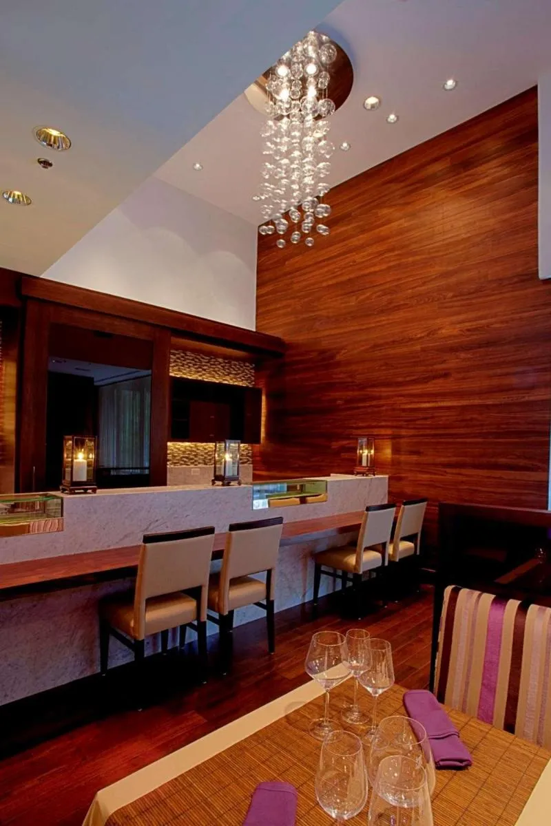 Image 4 of Hilton Chicago Magnificent Mile Suites