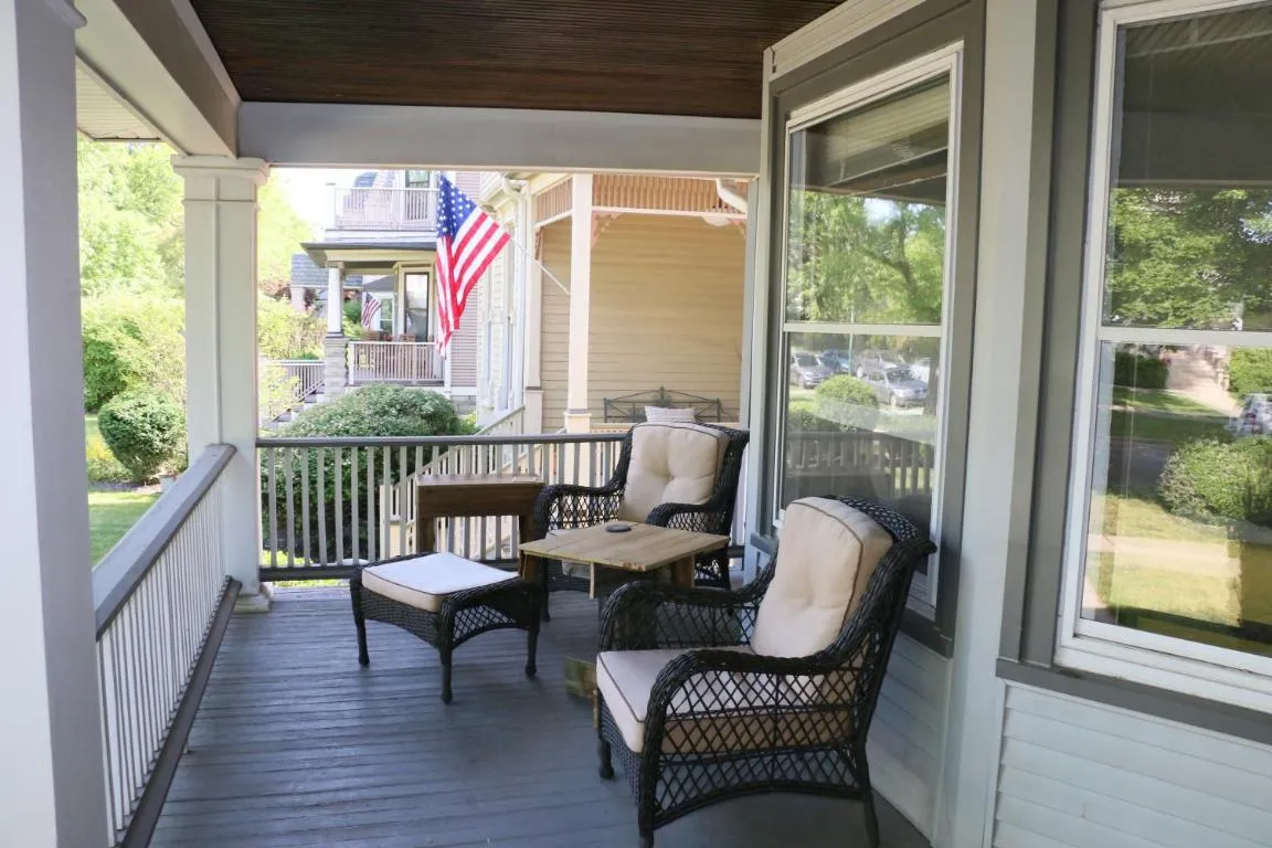 Image of Historic Home with Outdoor Hot Tub Near Downtown in Public Transportation Hub