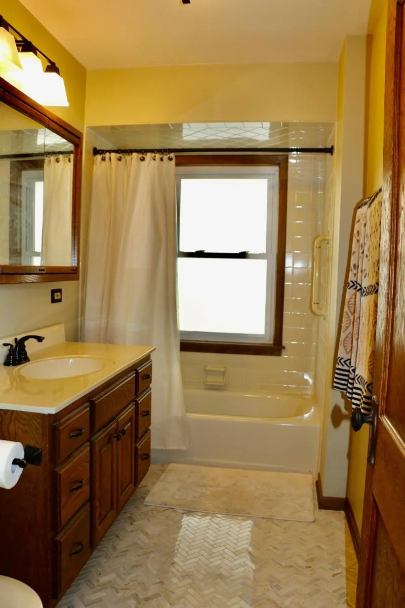 Image 3 of Historic Home with Outdoor Hot Tub Near Downtown in Public Transportation Hub
