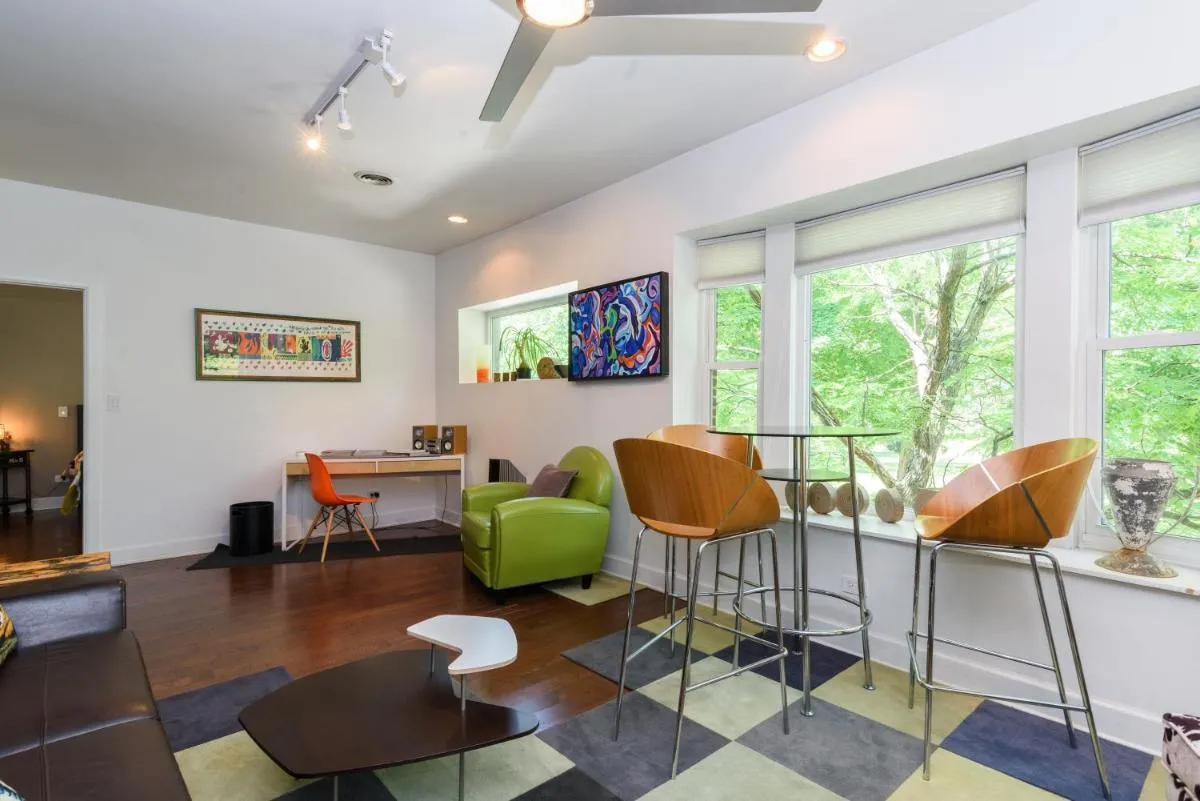 Image 2 of House 5863- Chicago’s Premier Bed and Breakfast