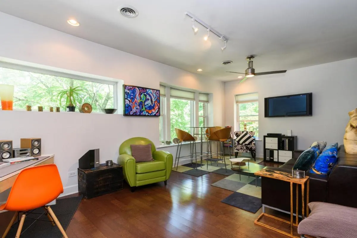 Image 6 of House 5863- Chicago’s Premier Bed and Breakfast