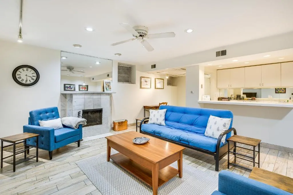 Image of Lincoln Park Apt Walk to Beach, Shops and Dining!