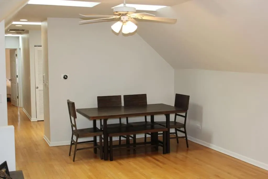 Image 1 of Lincoln Park Living – 3 Queen Beds – Sleeps 6