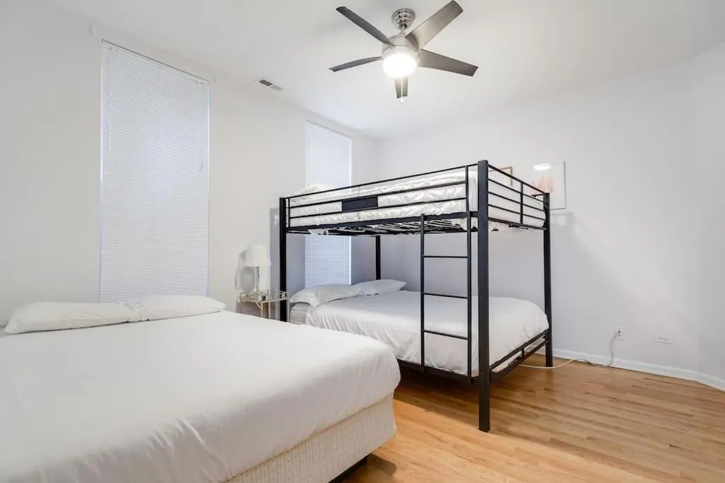 Image 5 of Lincoln Park Living – Suite 1