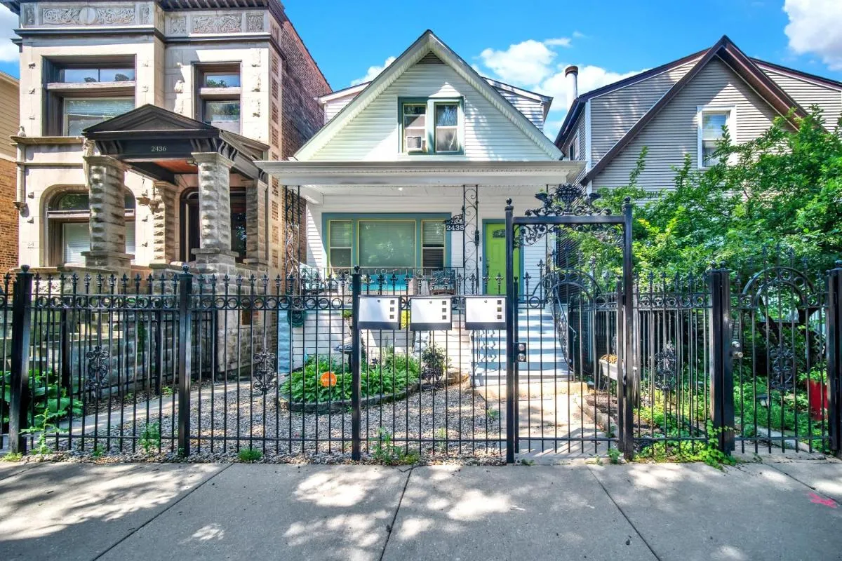 Image 5 of Logan Square Coach House