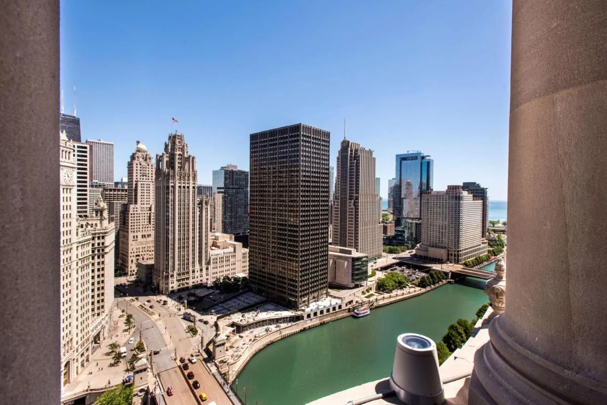 Image 6 of LondonHouse Chicago, Curio Collection by Hilton