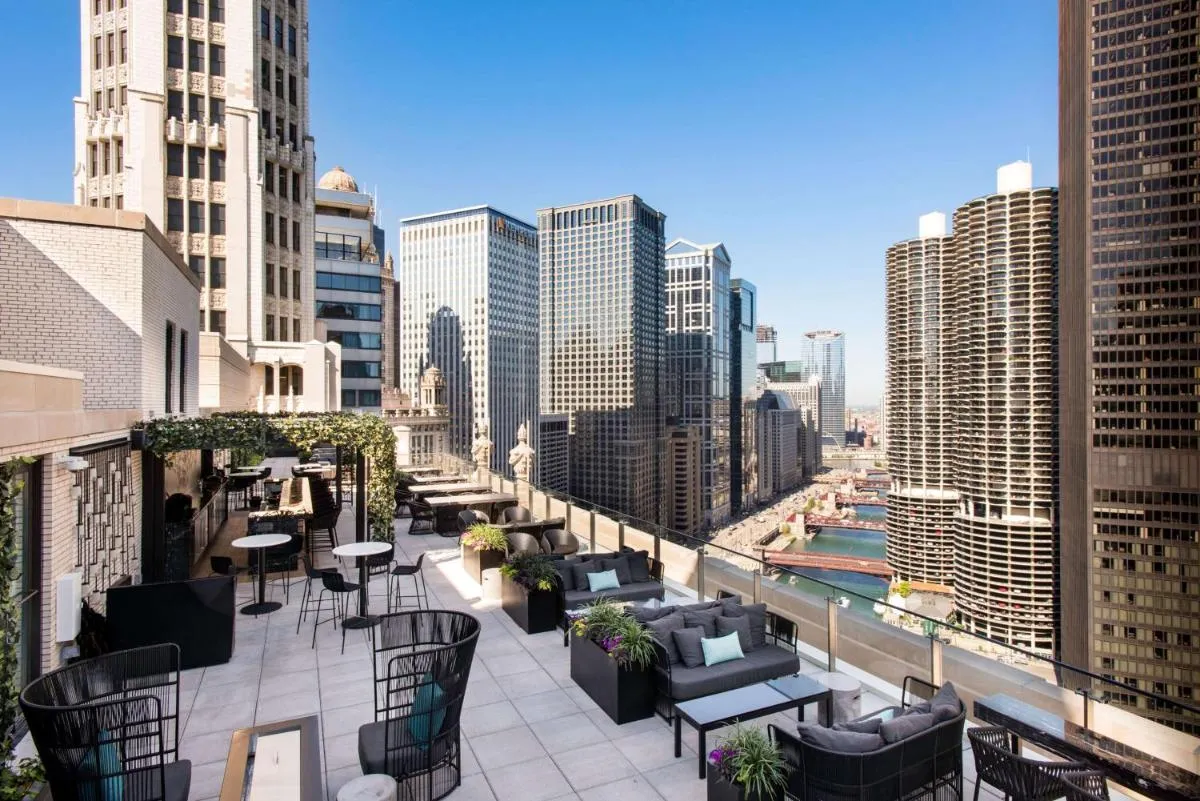Image 3 of LondonHouse Chicago, Curio Collection by Hilton