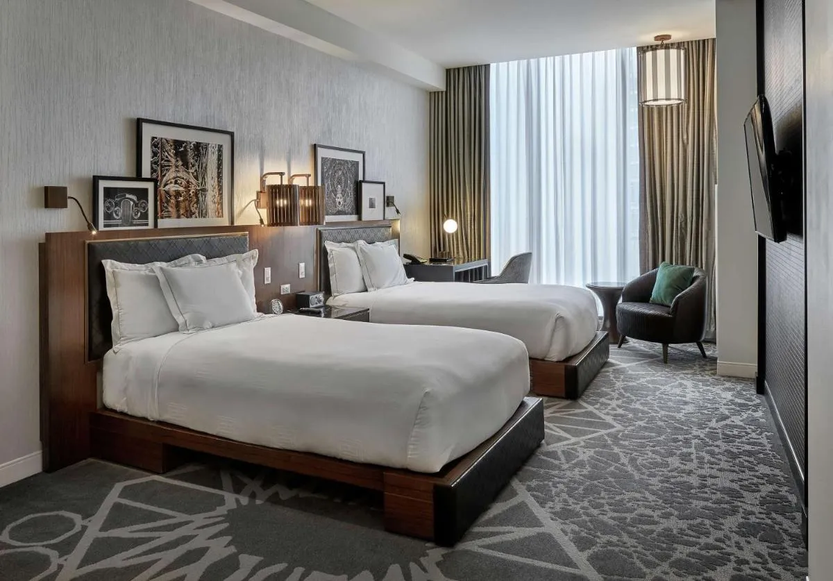 Image 4 of LondonHouse Chicago, Curio Collection by Hilton