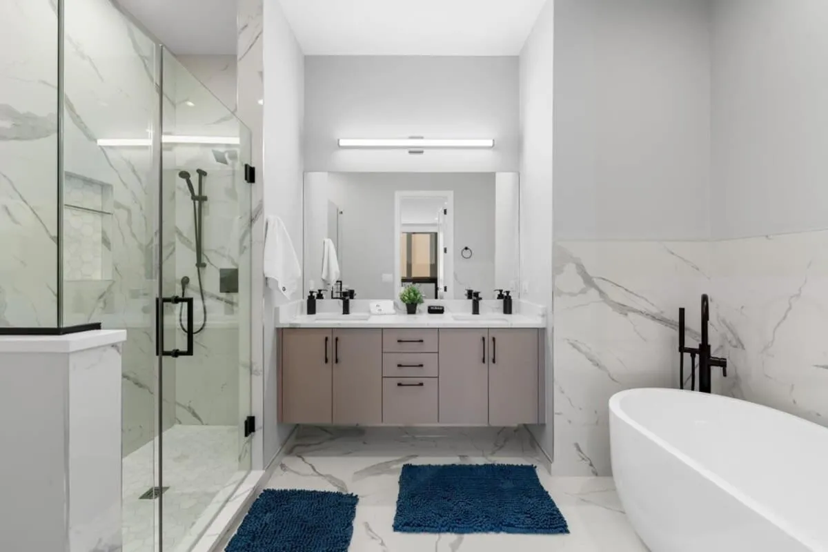 Image 3 of Lovely 3bed 3bath Brand New Apt w 4 beds & Balcony