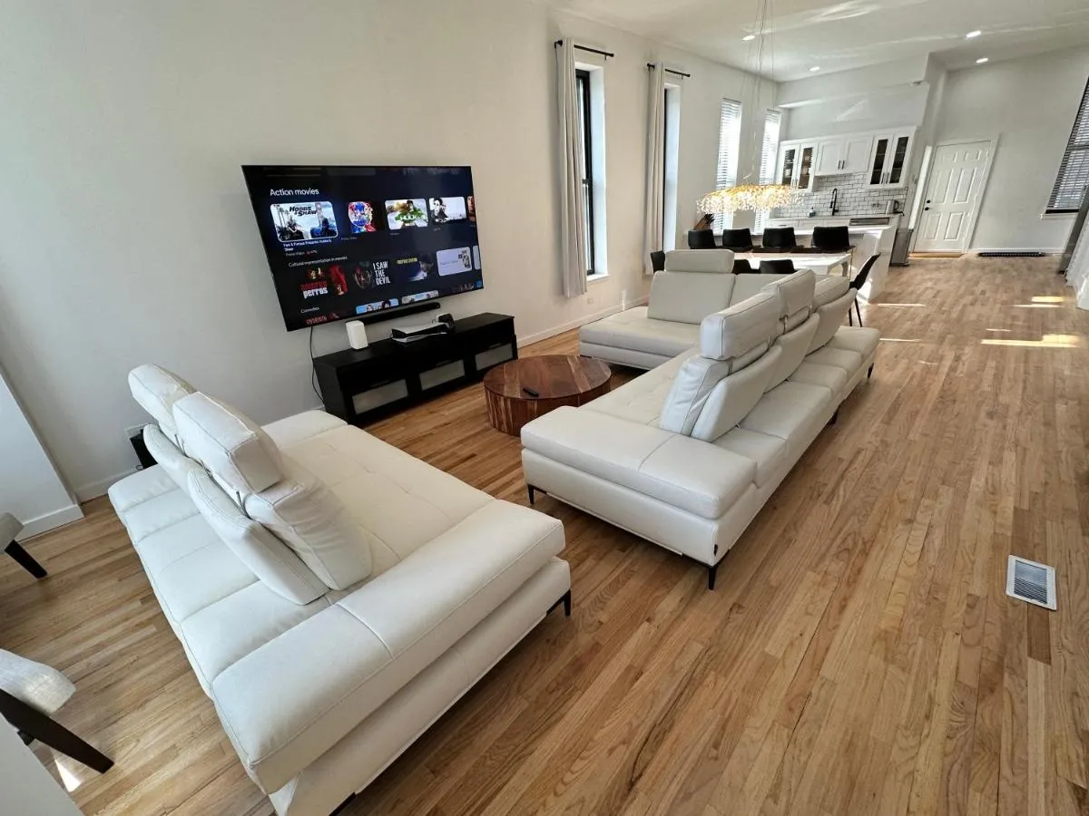 Image 4 of Luxe Spacious SFH in Bucktown with Secure Parking