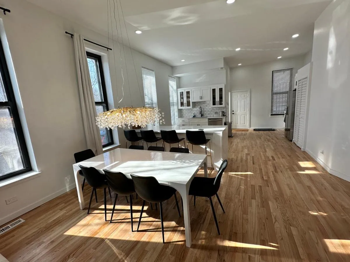 Image 3 of Luxe Spacious SFH in Bucktown with Secure Parking
